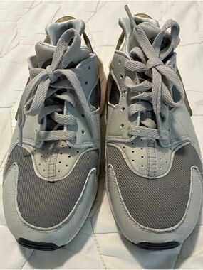 Nike Air Huarache Grey
